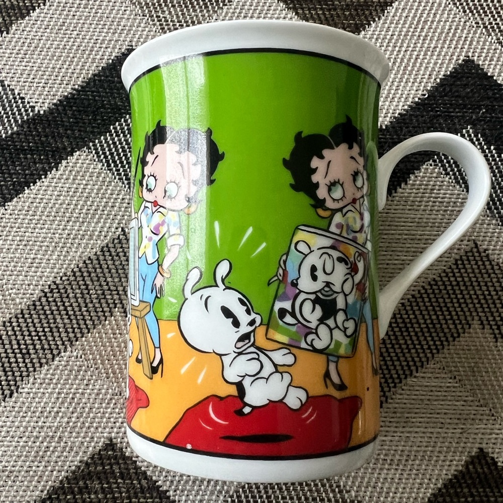 BETTY BOOP PORCELAIN COLLECTORS MUG